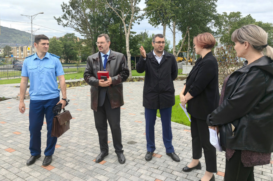 Строительство сквера на Войцешека в Петропавловске проинспектировала комиссия. Фото: Евгения Медведева. Фотография 9