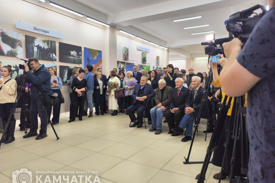 Известный камчатский фотограф Игорь Вайнштейн отметил свой 90-летний юбилей открытием выставки. Фото: ИА «Камчатка» \ Игорь Сафончик. Фотография 24