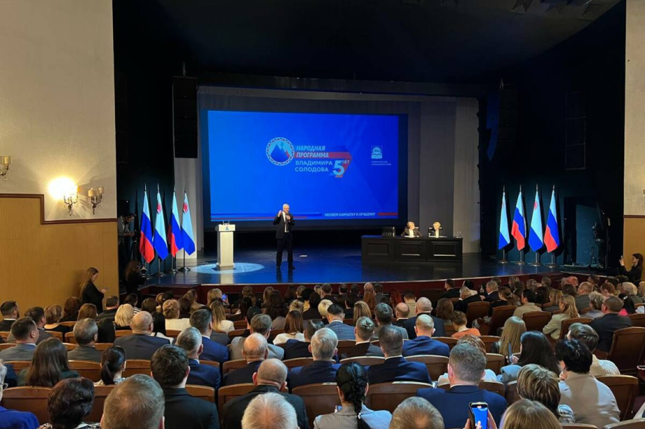 Солодов прервал свой доклад на теме "Дороги". 