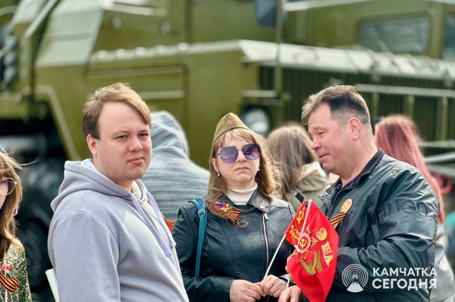 Отметить День Победы в центр Петропавловска-Камчатского пришли тысячи горожан. . Фотография 20