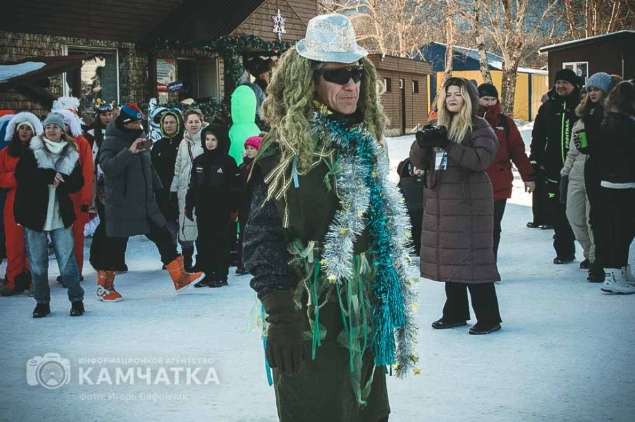 Горнолыжники устроили карнавальный заезд на «Морозке» в Елизово. Фото: ИА «Камчатка». Фотография 33