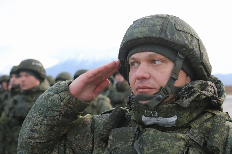 Мобилизованных жителей Камчатки торжественно проводили к месту несения службы. Фото: Виктор Гуменюк. Фотография 17