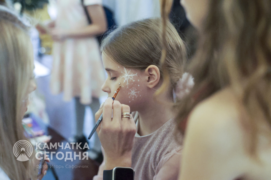 Пятьсот детей побывали на Губернаторской ёлке на Камчатке. Фото: ИА «Камчатка»/Игорь Сафончик. Фотография 21
