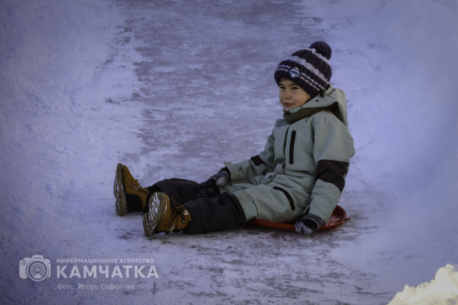 В Петропавловске-Камчатском продолжаются новогодние развлечения (фоторепортаж). Фото: «Камчатка Сегодня» \ Игорь Сафончик. Фотография 18