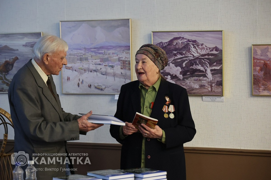 Камчатский журналист и писатель Михаил Жилин представил новую книгу. Фото: ИА «Камчатка» \ Виктор Гуменюк. Фотография 51