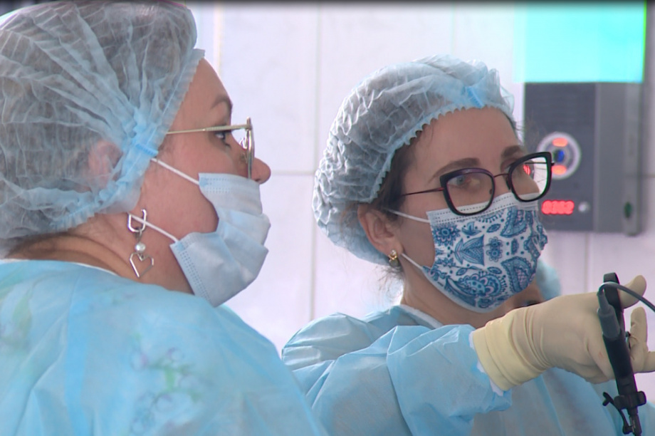 Камчатские врачи освоили новые методы проведения хирургических операций. Фото: kamgov.ru. Фотография 1
