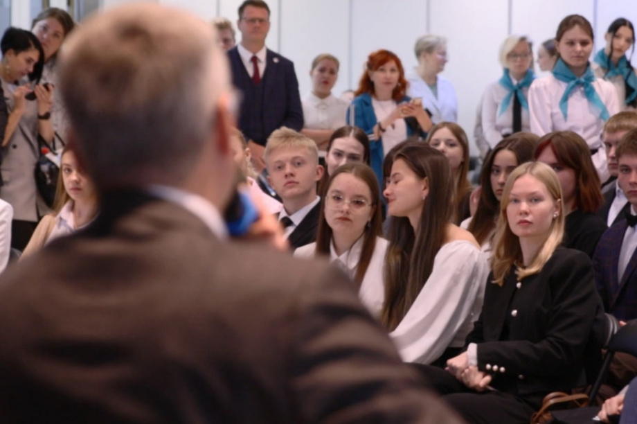 Владимир Солодов: Школьники на Камчатке показывают неизменный высокий результат. Фото: kamgov.ru. Фотография 2