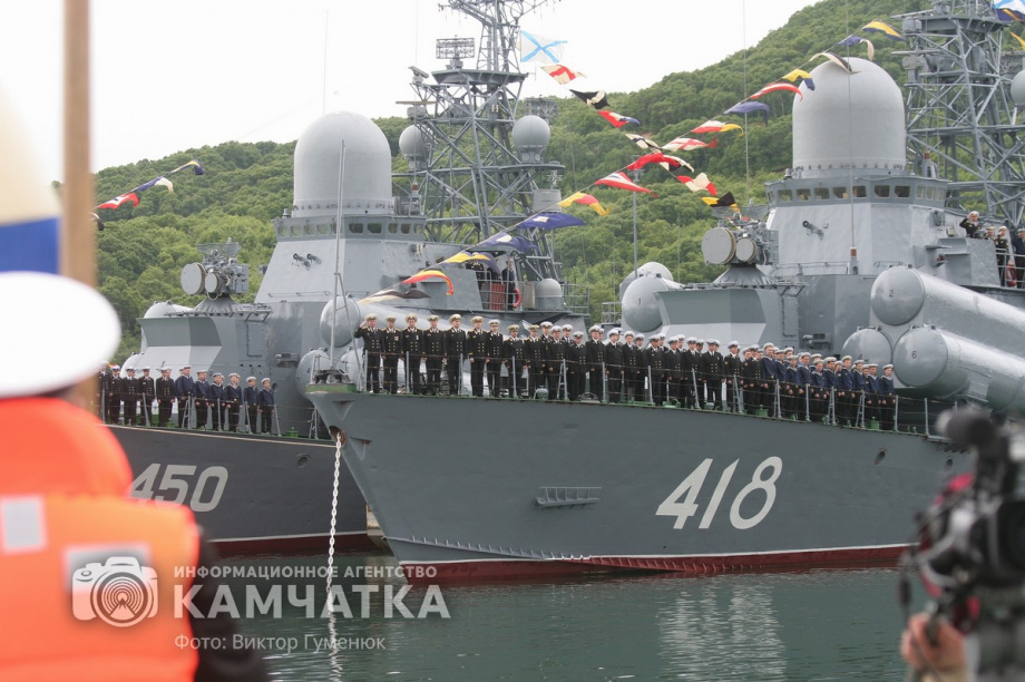Камчатка празднует День Тихоокеанского флота. Фотоподборка. Фото: Виктор Гуменюк. Фотография 19