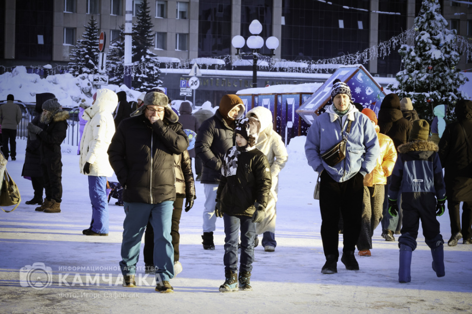 В Петропавловске-Камчатском продолжаются новогодние развлечения (фоторепортаж). Фото: «Камчатка Сегодня» \ Игорь Сафончик. Фотография 13