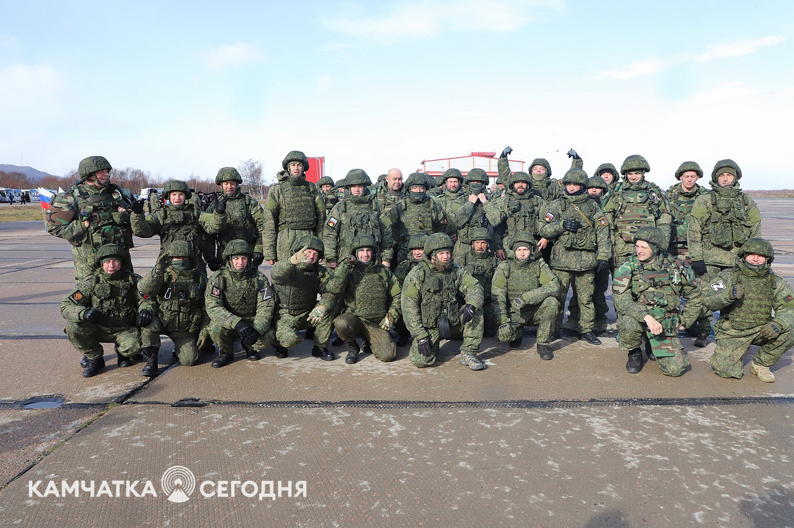 Проводы третьей группы мобилизованных жителей Камчатки на специальную военную операцию. Фоторепортаж . Фото: Виктор Гуменюк. Фотография 14