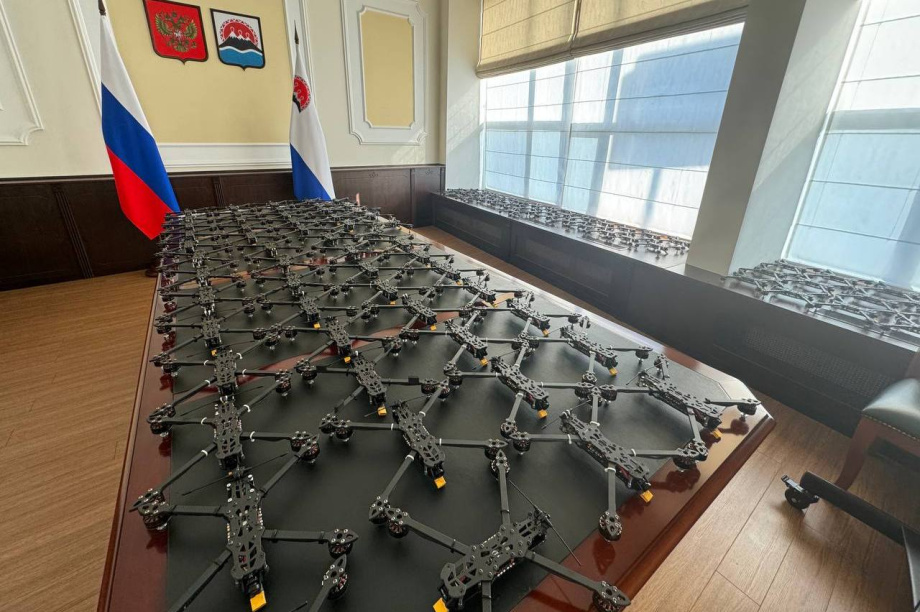 100 FPV-дронов отправили камчатским морпехам в зону СВО. Фото: kamgov.ru. Фотография 1
