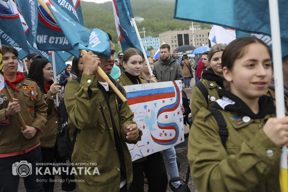 День России отметили на Камчатке многонационально, с митингом, концертом и детскими забавами. . Фотография 6