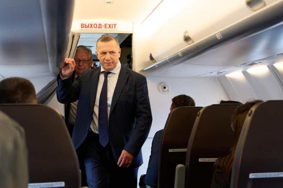 Юрий Трутнев ознакомился с опытным образцом Ил-114-300. dfo.gov.ru. Фотография 2