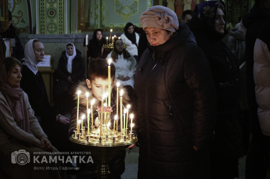 Рождественская служба в соборе Святой Троицы на Камчатке (фоторепортаж). Фото: «Камчатка Сегодня» \ Игорь Сафончик. Фотография 7