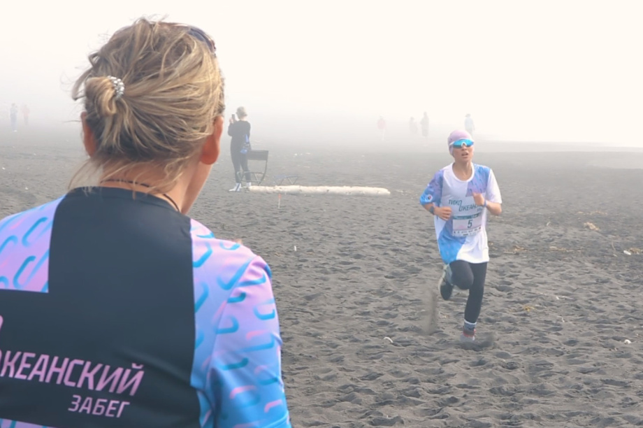 Халактырский пляж снова объединил бегунов на Тихоокеанском забеге. Фото: тг. Инвест. Камчатка. Фотография 10