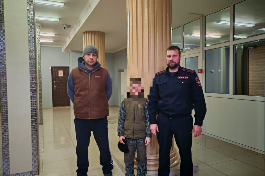 Участковый спас школьника от агрессивной собаки в камчатском селе Ивашка. Фото: УМВД России по Камчатскому краю