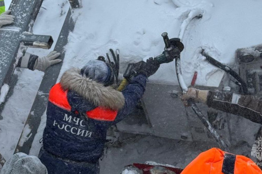 Геолога нашли живым под снежной лавиной на Агинском месторождении на Камчатке. Фото: ГУМЧС России по Камчатскому краю, СУ СК России по Камчатскому краю. Фотография 4