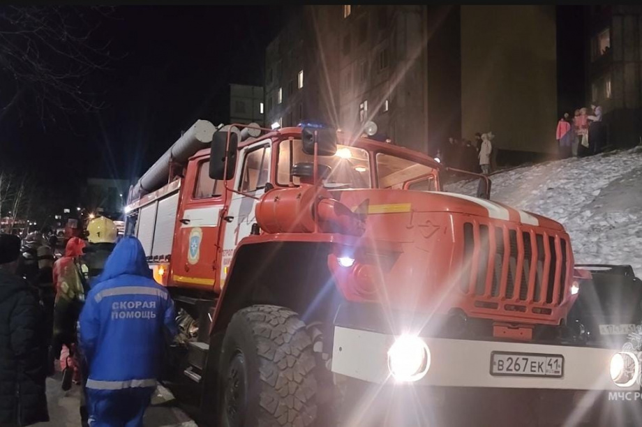 «Эта квартира горела не впервые»: подробности спасения женщины при пожаре в столице Камчатки. Фото: ГУ МЧС России по Камчатскому краю