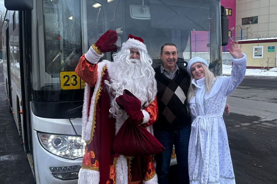 Жителей Петропавловска-Камчатского протестируют на новогоднее настроение. Фото: ПКГО. Фотография 4