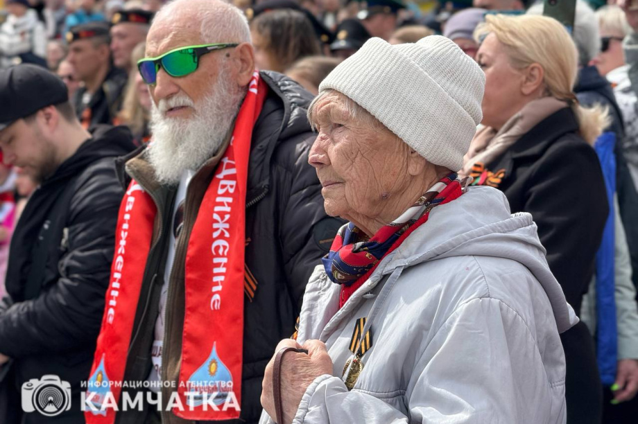 Камчатка почтила память героев Великой Отечественной возложением цветов. Фото: ИА "Камчатка". Фотография 25