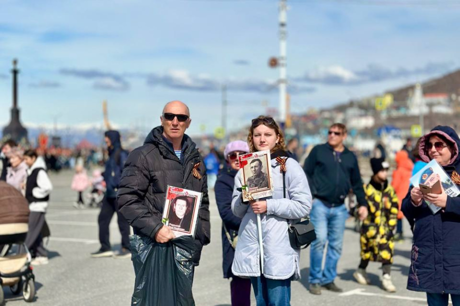 Отметить День Победы в центр Петропавловска-Камчатского пришли тысячи горожан. . Фотография 9
