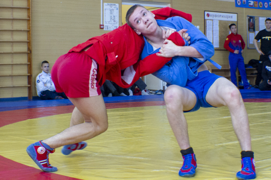 Борцы самбо на Камчатке встретились на ковре турнира ко Дню Победы. Фото: ИА «Камчатка». Фотография 6
