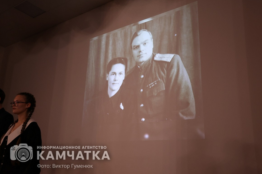 «Парту Героя» открыли сегодня в школе Петропавловска. фото: Виктор Гуменюк. Фотография 35