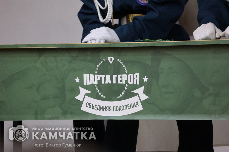 «Парту Героя» открыли сегодня в школе Петропавловска. фото: Виктор Гуменюк. Фотография 20