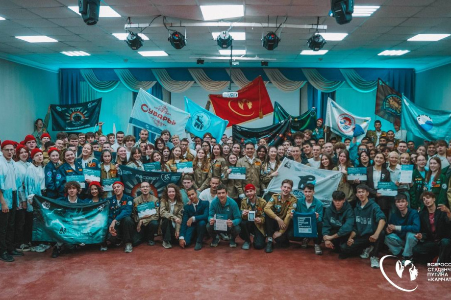 В Октябрьском приезжих студентов посвятили в рыбообработчики . . Фотография 6