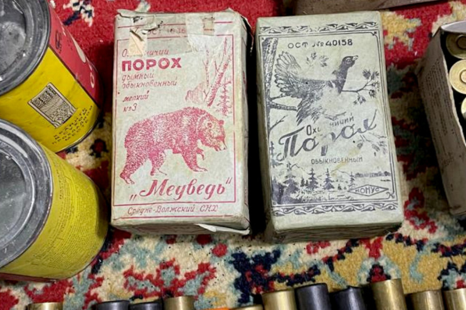 Незаконный оборот оружия и пороха предотвратили в камчатском селе Лазо. Фото: УФСБ России по Камчатскому краю. Фотография 2