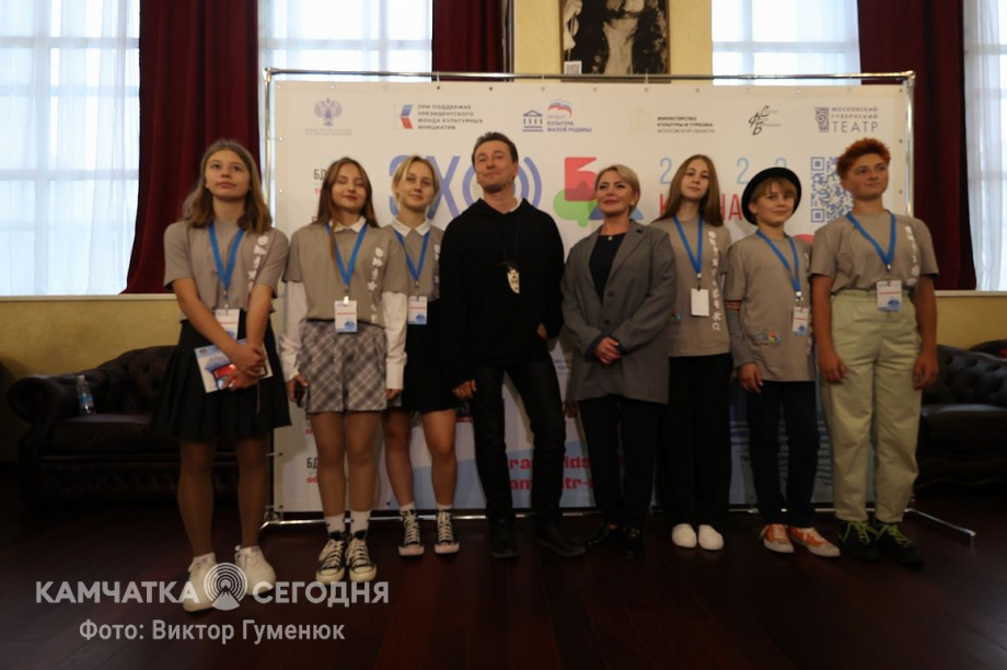 Встреча народного артиста РФ Сергея Безрукова с камчатскими журналистами. Фоторепортаж. Фото: Виктор Гуменюк. Фотография 7
