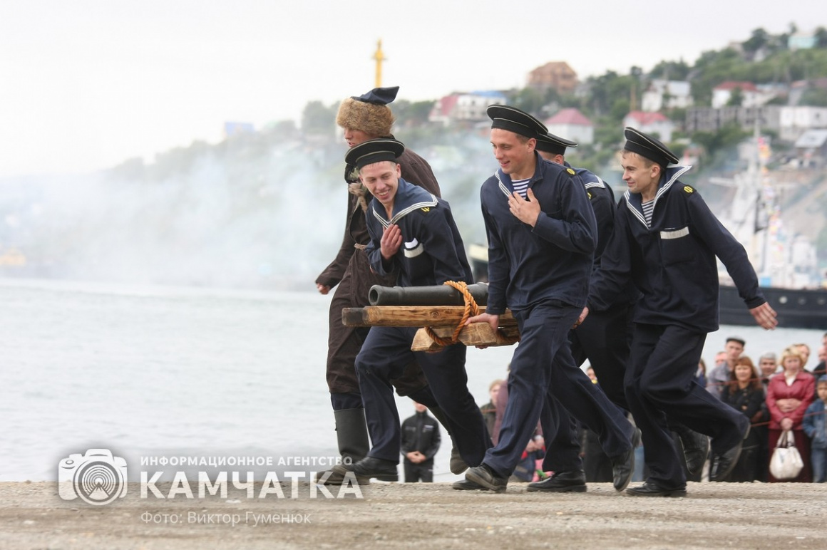 Камчатка празднует День Тихоокеанского флота. Фотоподборка. Фото: Виктор Гуменюк. Фотография 23