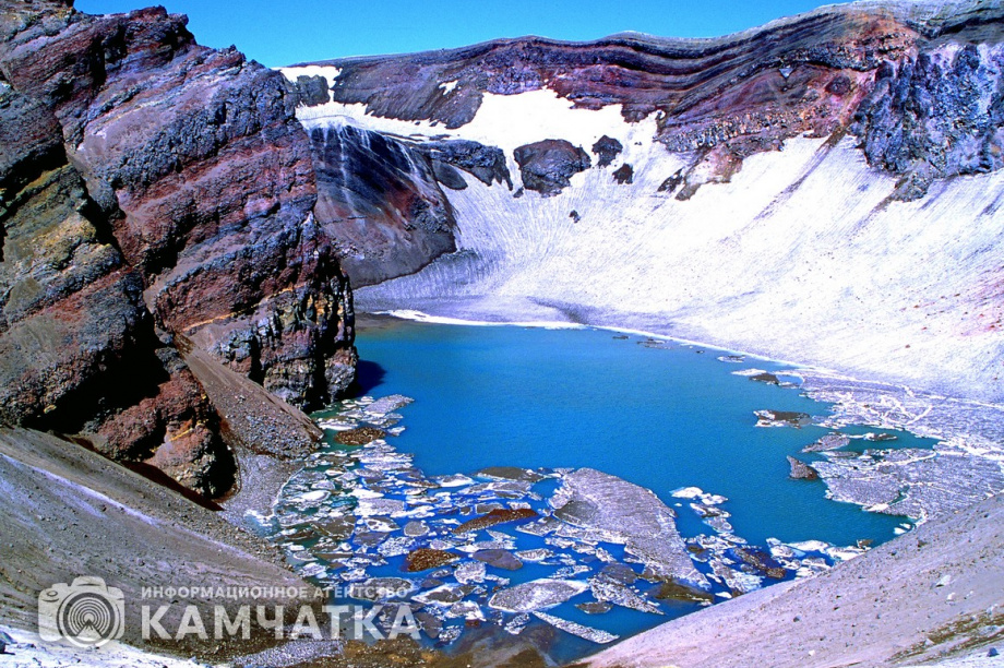 Памятные наклейки за фото на вулкане дарят любителям активного отдыха на Камчатке. фото: ИА "Камчатка"