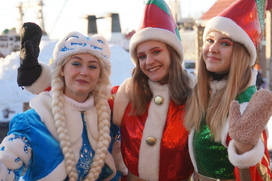 В центре Петропавловска-Камчатского открылась Резиденция Деда Мороза и фуд-корты. . Фотография 3