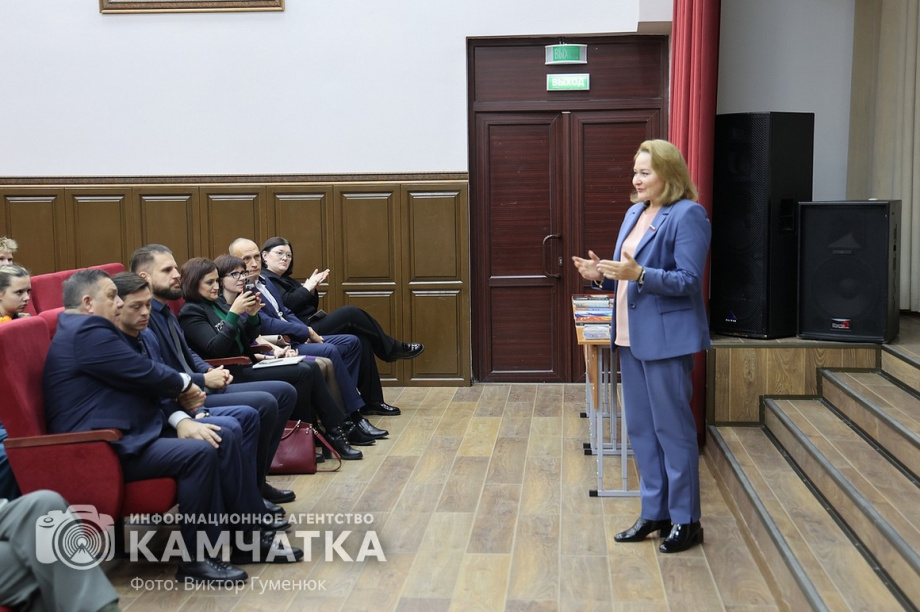 «Парту Героя» открыли сегодня в школе Петропавловска. фото: Виктор Гуменюк. Фотография 6