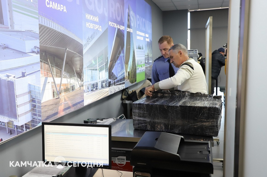 Эксперимент по ограничению провоза икры стартовал на Камчатке. Фоторепортаж. Фото: Виктор Гуменюк\ИА "Камчатка". Фотография 14