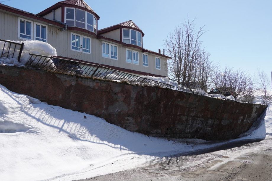 Собственника аварийной стены на Автомобилистов обязали привести её в порядок. Фото: администрация ПКГО. Фотография 2