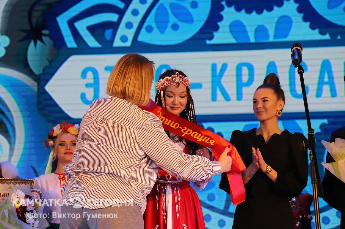 Финал конкурса «Этнокрасавица-2022» на Камчатке. Фоторепортаж. Фото: Виктор Гуменюк. Фотография 36