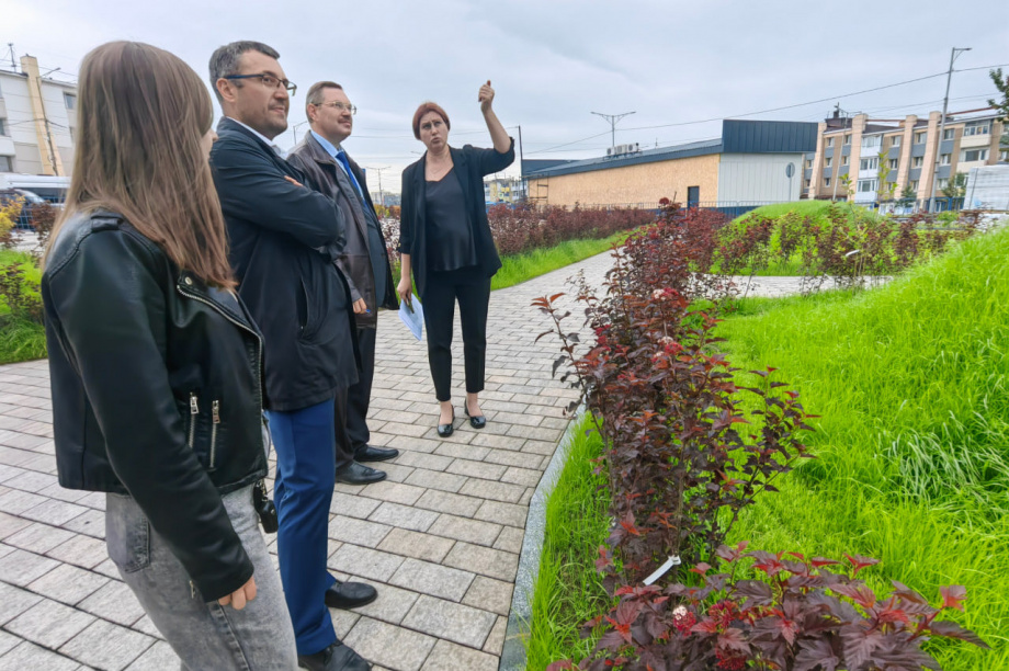 Строительство сквера на Войцешека в Петропавловске проинспектировала комиссия. Фото: Евгения Медведева. Фотография 4
