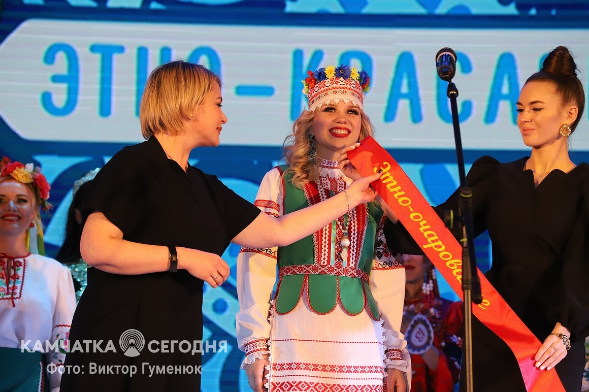 Финал конкурса «Этнокрасавица-2022» на Камчатке. Фоторепортаж. Фото: Виктор Гуменюк. Фотография 43
