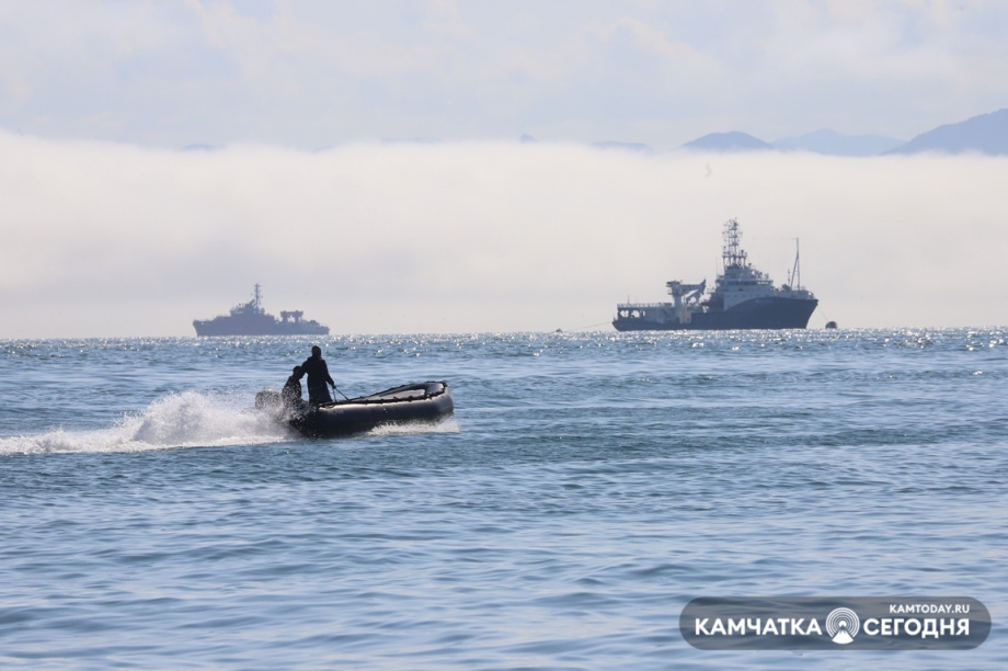 Авачинская бухта в преддверии Дня ВМФ. Фото: Виктор Гуменюк / информационное агентство "Камчатка". Фотография 8