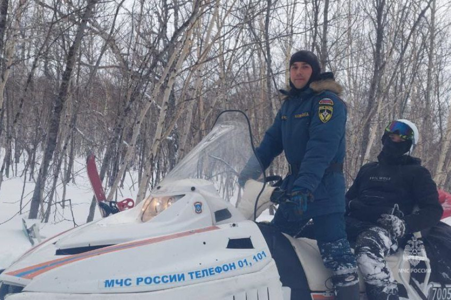 Камчатские спасатели откопали сноубордистов, увязших в снегу. Фото: ГУ МЧС по Камчатскому краю