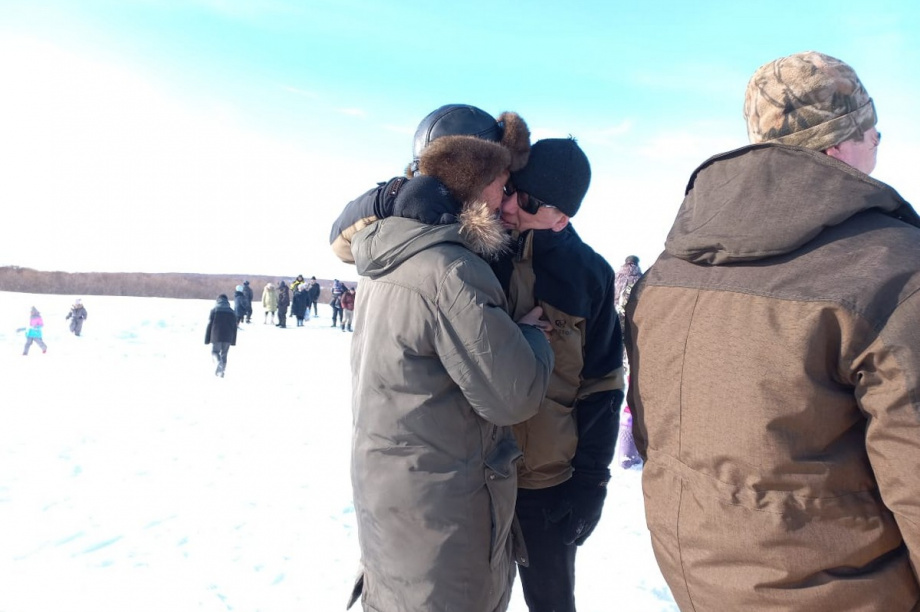 Жители села Седанка проводили своих земляков, вызвавшихся добровольцами на СВО. Фоторепортаж. фото: Светлана Захарова. Фотография 6