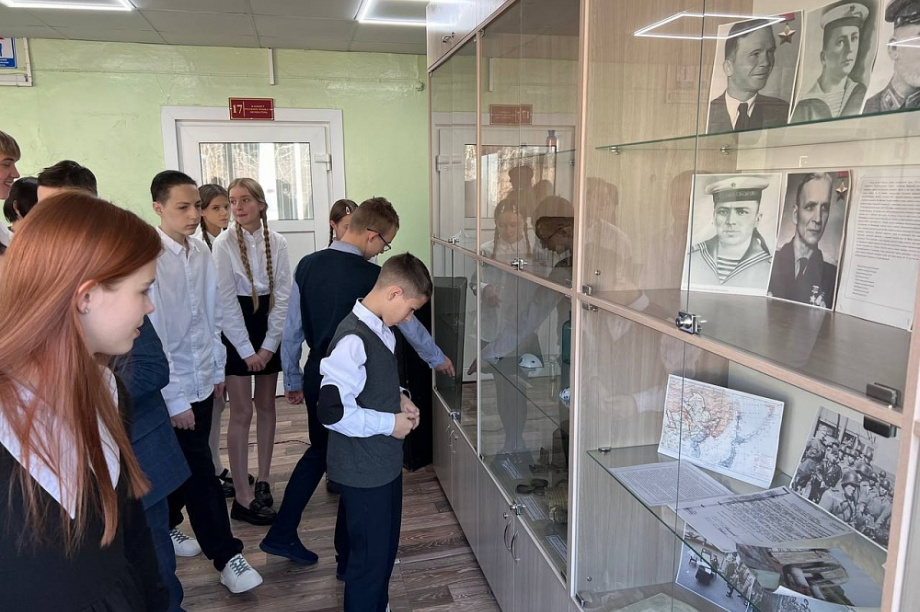 В средней школе №30 начал работу музей Курильского десанта. Фото: Дума ПКГО. Фотография 6