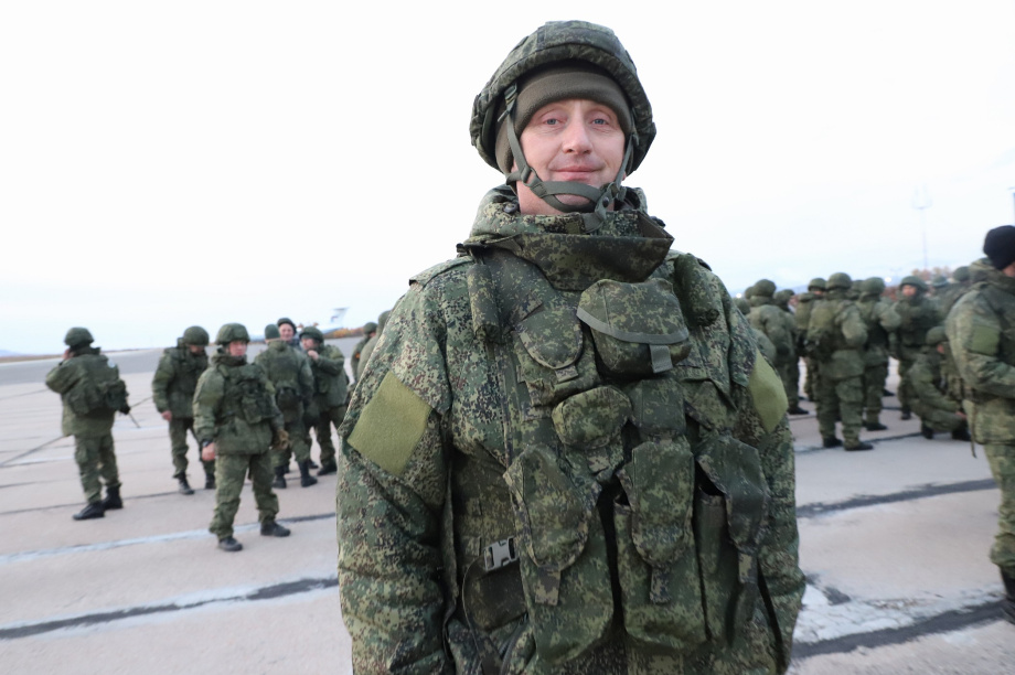 Мобилизованных жителей Камчатки торжественно проводили к месту несения службы. Фото: Виктор Гуменюк. Фотография 14