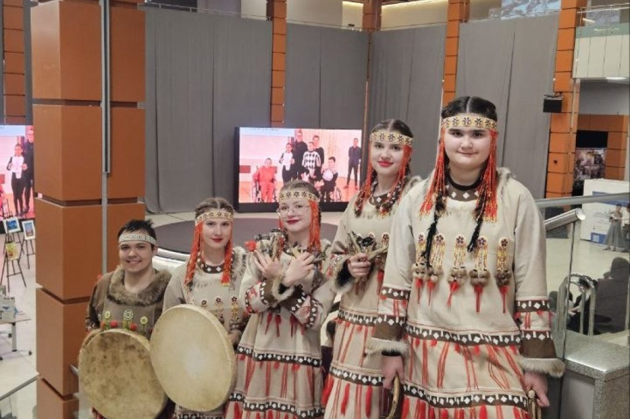 Ансамбль «Ейгунычвын» представил на фестивале в Санкт-Петербурге танец «Моя Камчатка». Центр детско-молодежного творчества «Школьные годы»
