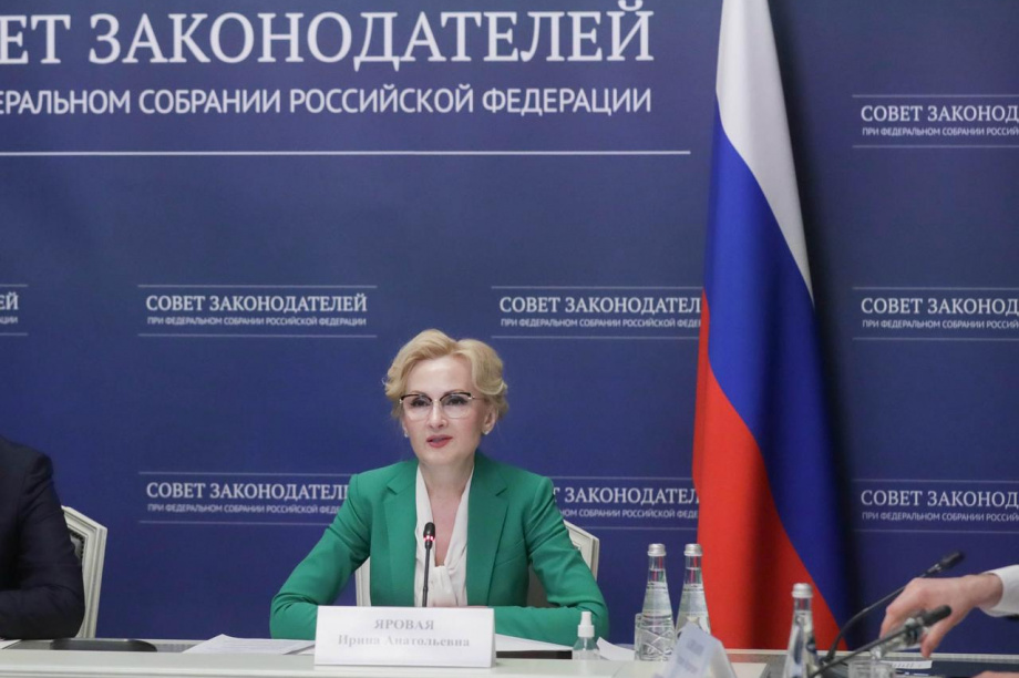 Яровая предложила разработать типовые договоры в сфере торговли и услуг. 