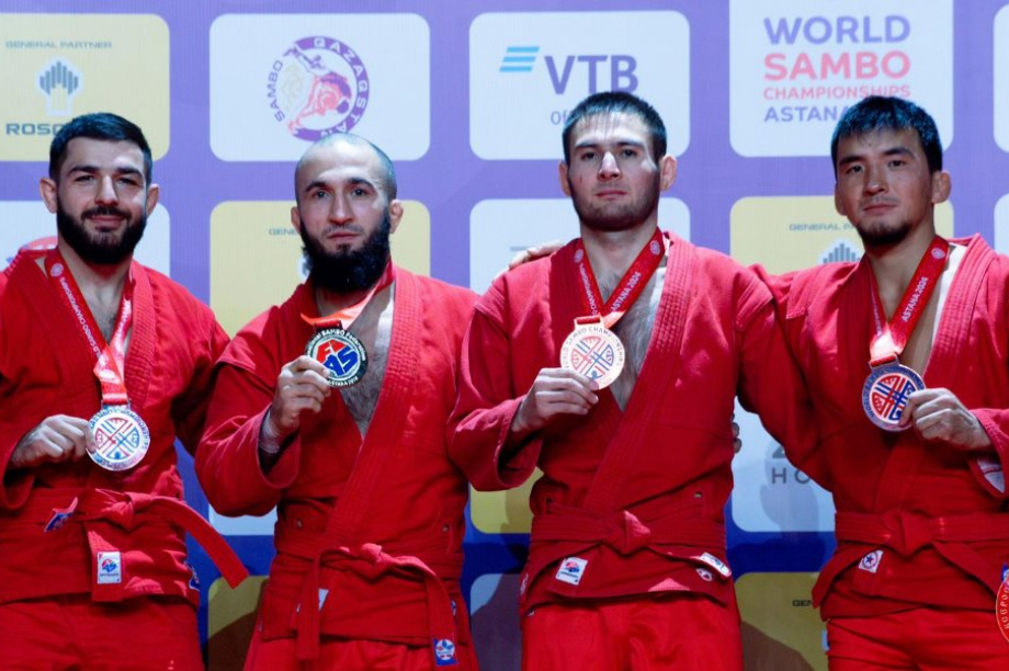 Хабибулаев – шестикратный чемпион мира по боевому самбо. Шейх-Мансур взял золото на турнире в Астане. . Фотография 3