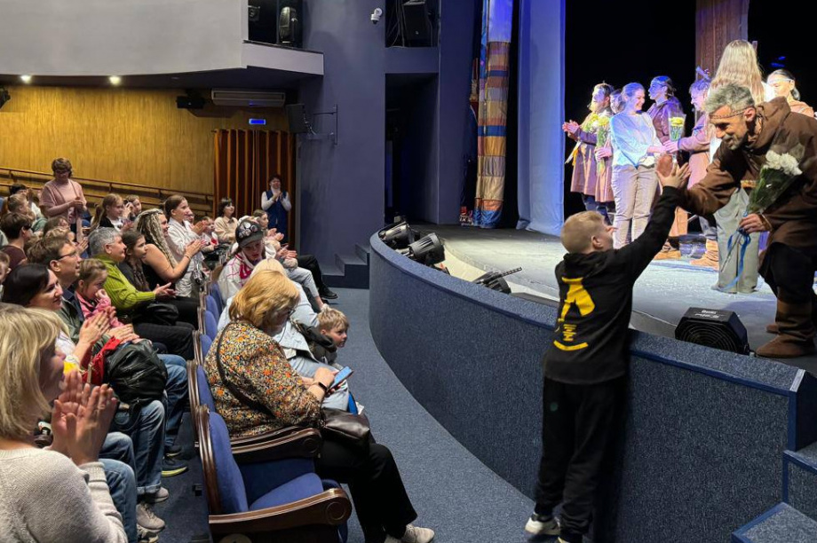 Гастрольная труппа камчатского театра кукол вернулась из Екатеринбурга. «На носу» ответные гастроли. Фото: t.me/kampuppet. Фотография 6