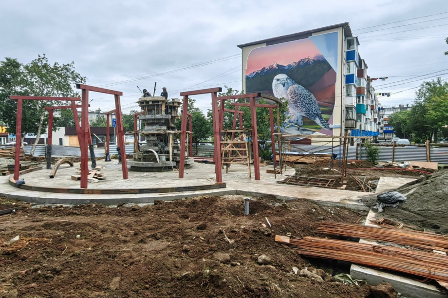 Детскую площадку обустраивают в сквере Строителей в Петропавловске. Фото: kamgov.ru. Фотография 1